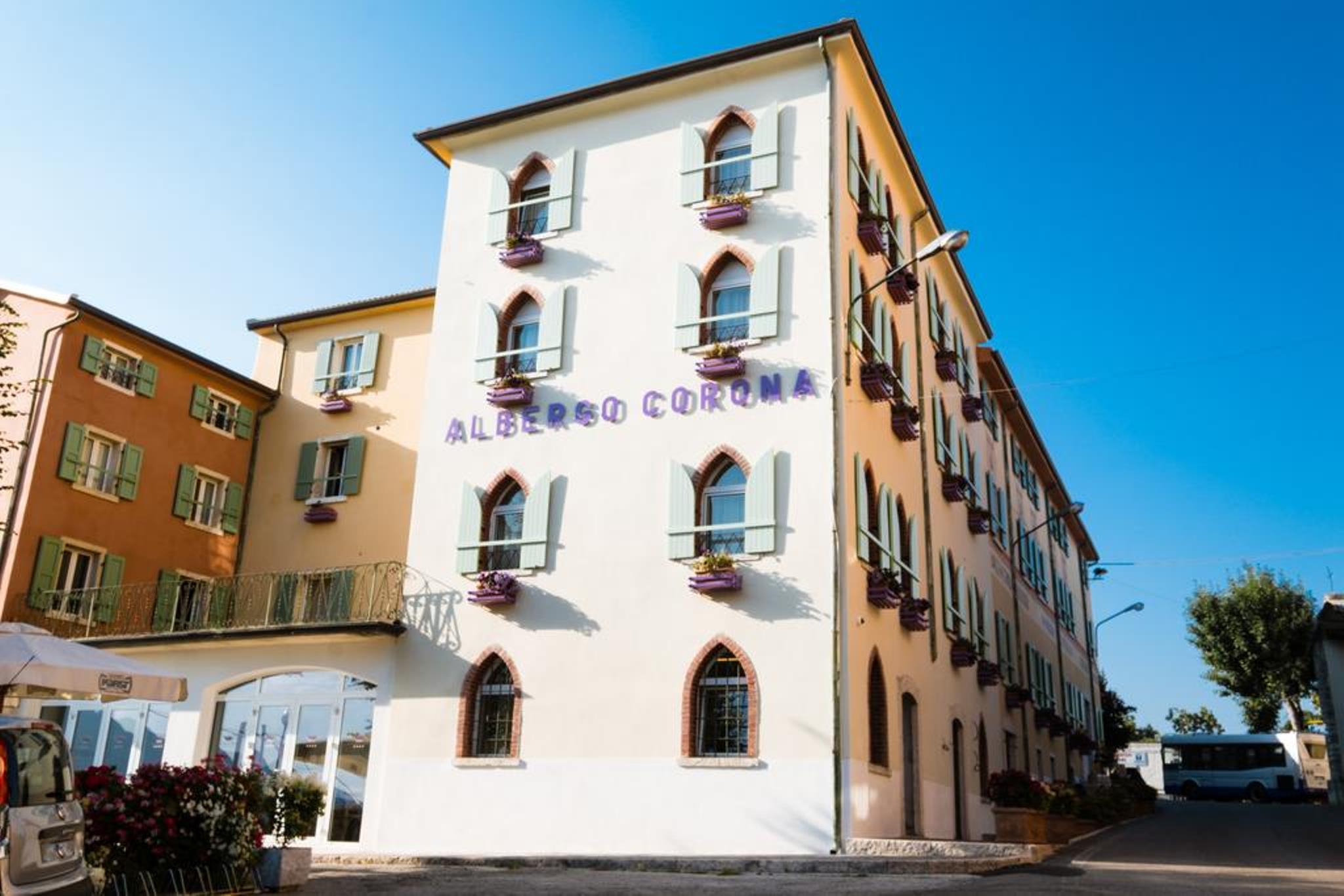 Hotel Corona Spiazzi Di Caprino Exterior foto